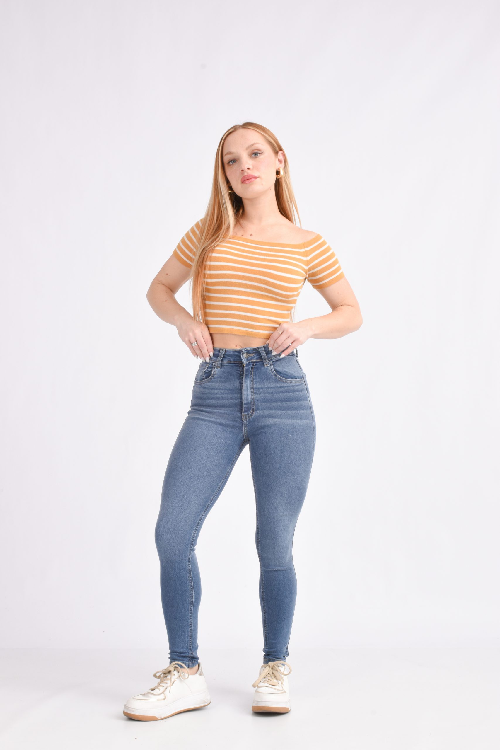 CHUPIN AZUL LOCALIZADO CON BIGOTE - Image 2