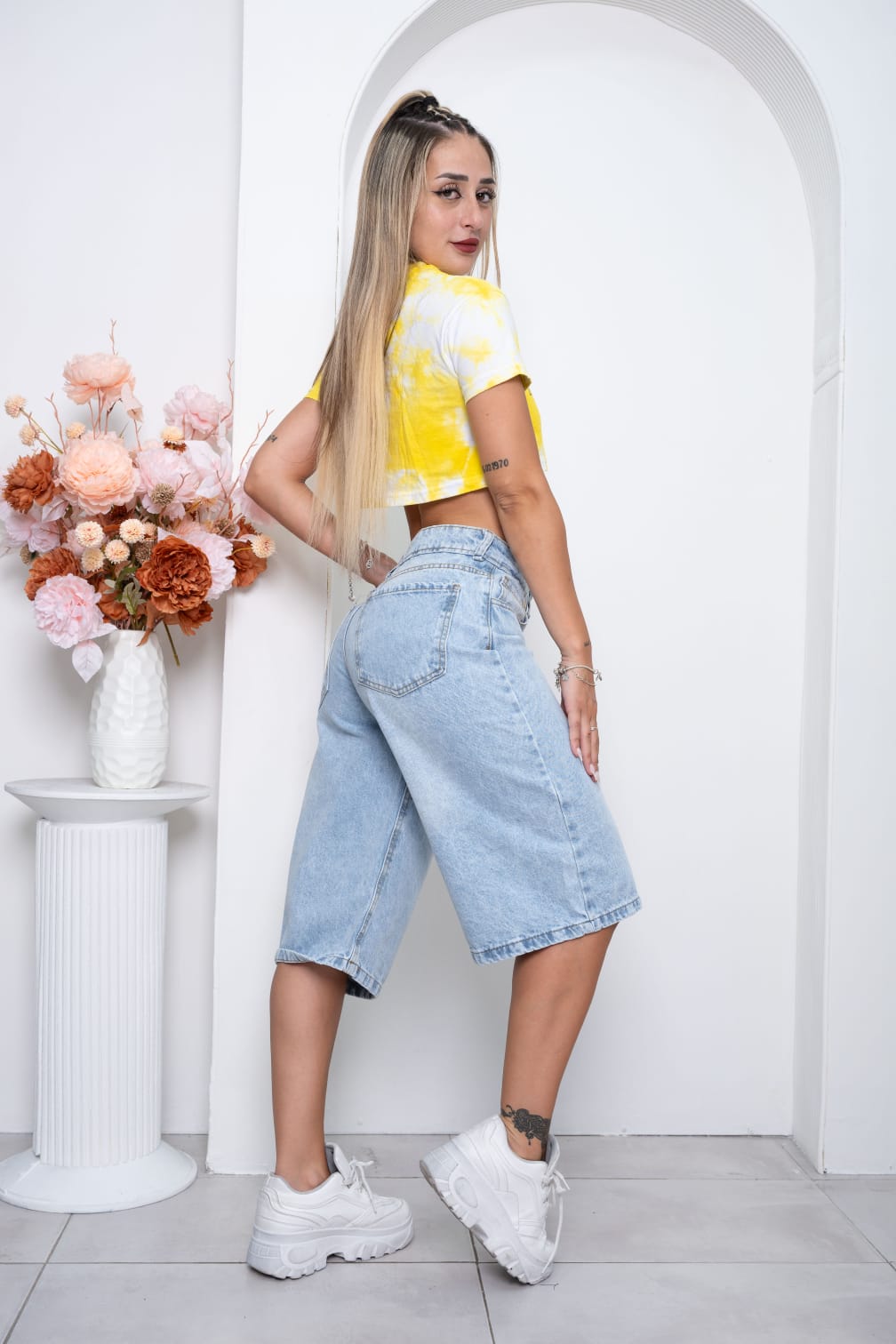 BERMUDA CELESTE CON BIGOTES 3/4 - Image 4